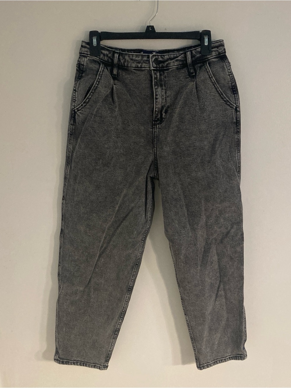 Hollister Gray Ulta high-rise mom jeans